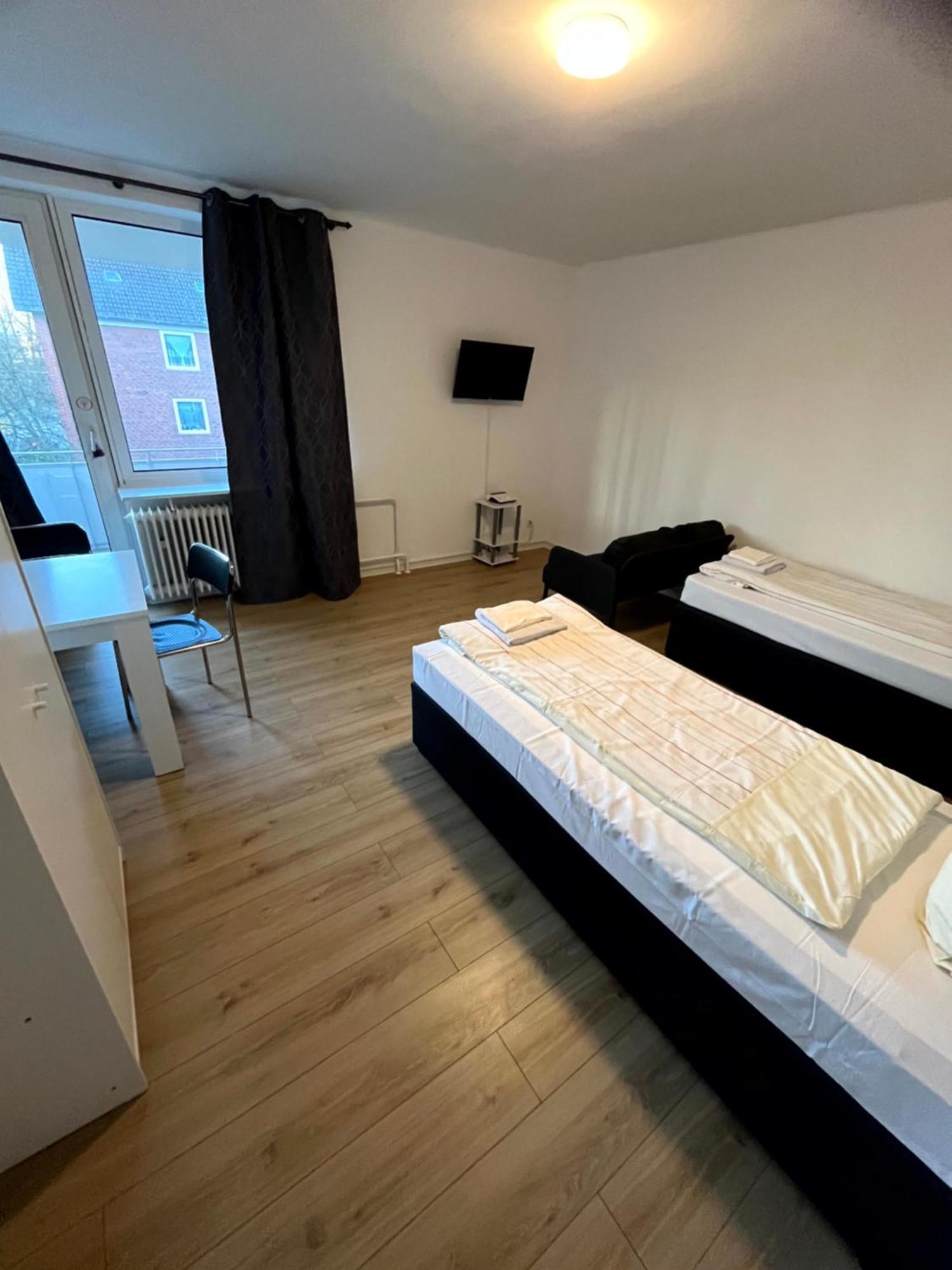 3-zimmer Monteurwohnung Mit Balkon Apartment *