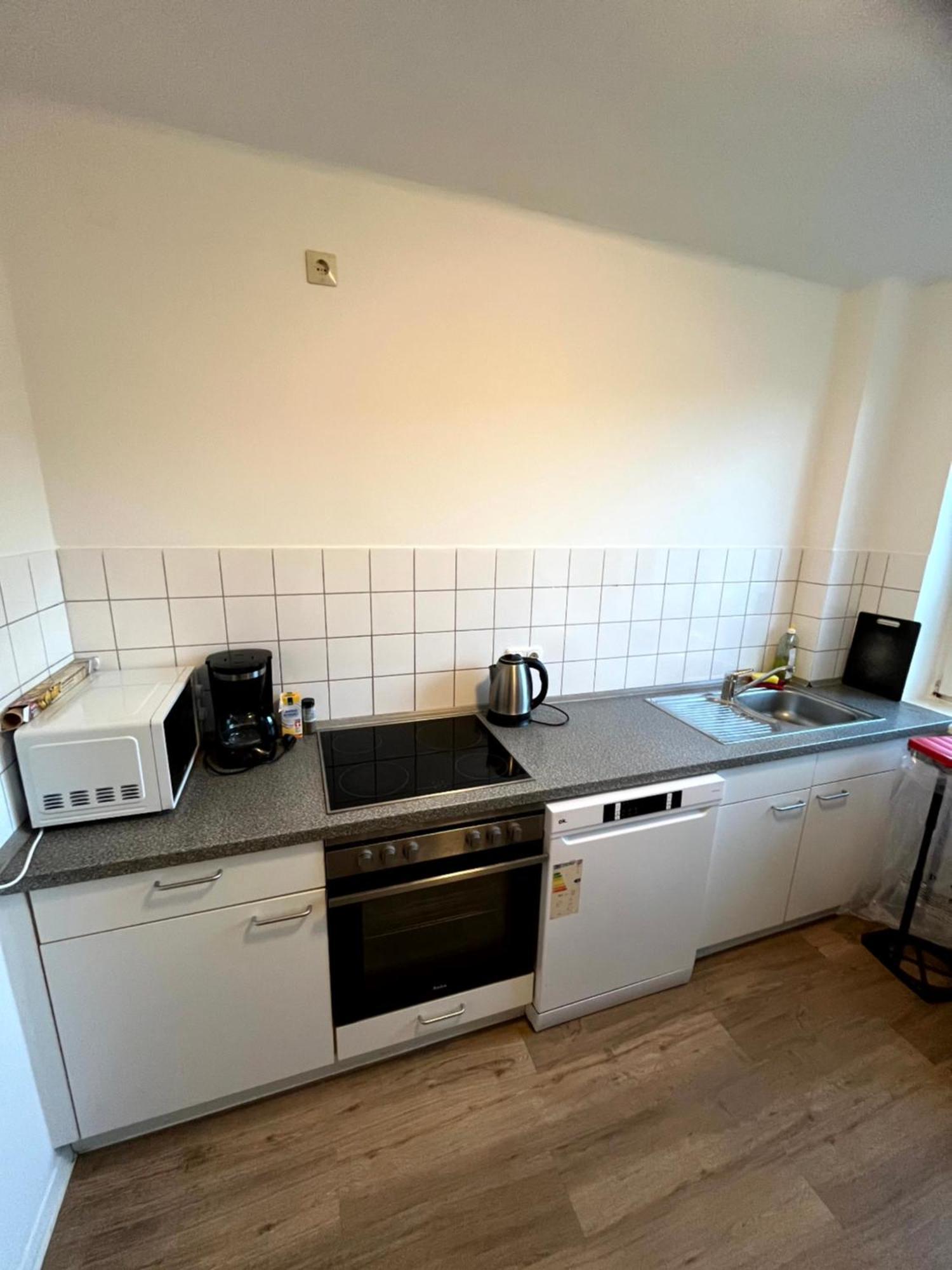 3-zimmer Monteurwohnung Mit Balkon Apartment Neumuenster