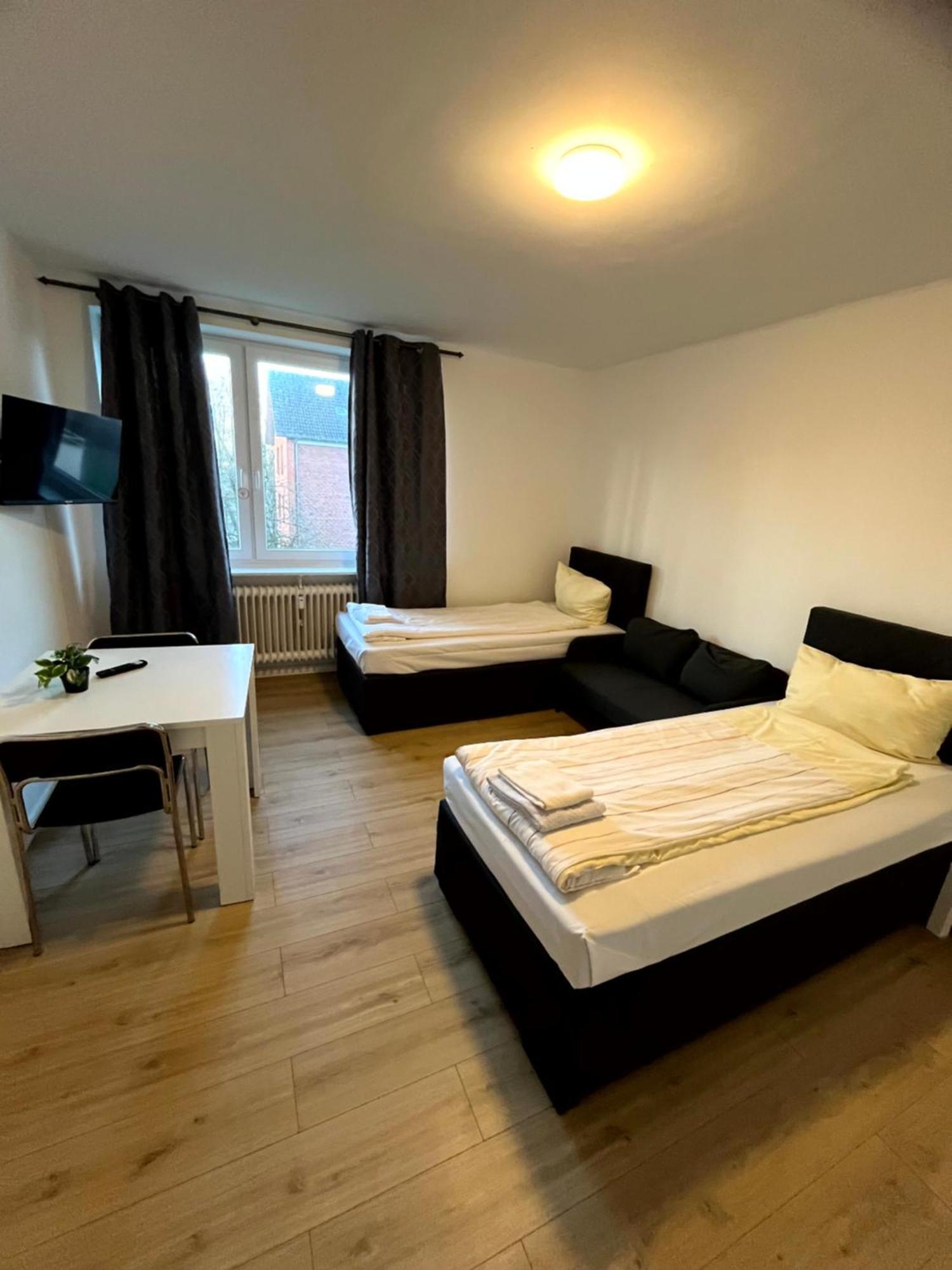 3-zimmer Monteurwohnung Mit Balkon Apartment